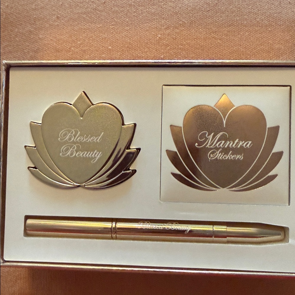 Blessed Beauty-Lipstick Palette - Multi-Color Lotus Set - Picture 2 of 5